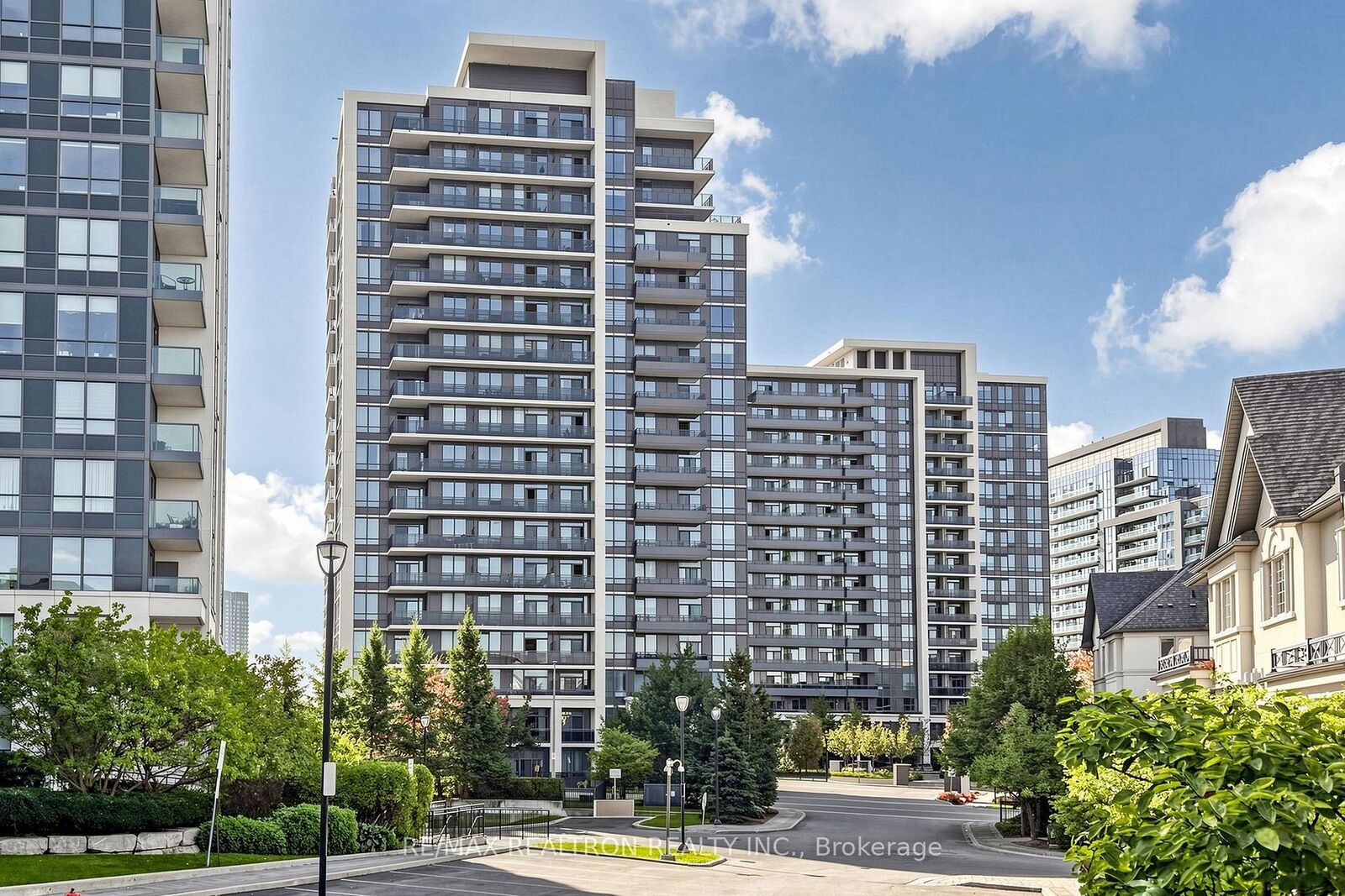 Property Photo:  75 North Park Road 1604  ON L4J 0H8 
