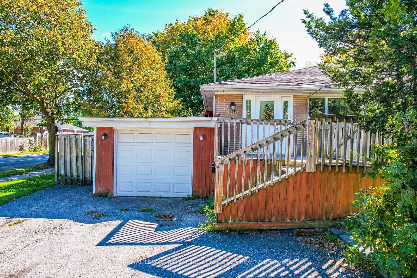 Property Photo:  166 Cherrywood Drive Upper Level  ON L3Y 2X7 