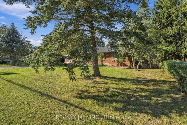 Property Photo:  346 Conlin Road E  ON L1H 7K5 