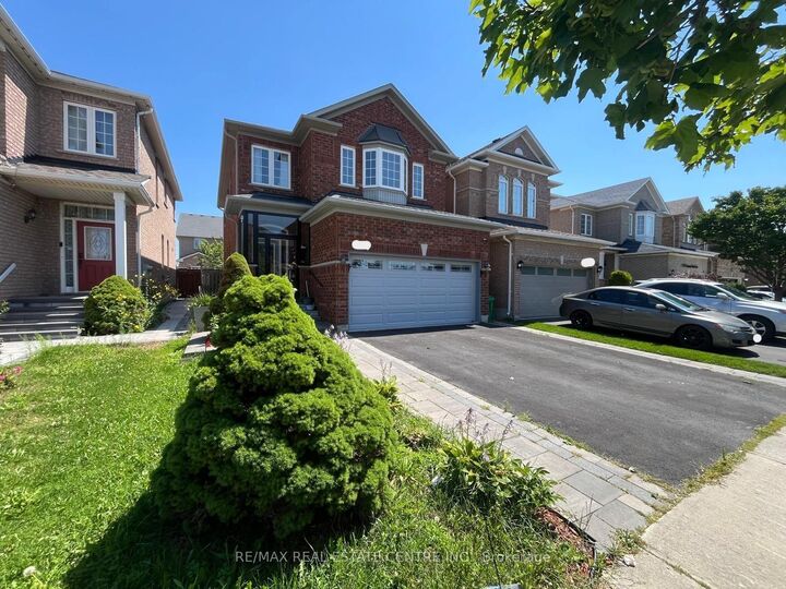 Property Photo:  3570 Fountain Park Avenue  ON L5M 7G1 