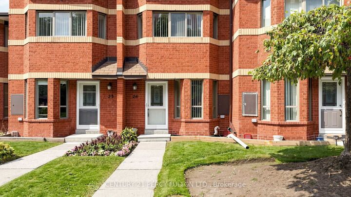 Property Photo:  2472 Eglinton Avenue E Th26  ON M1K 5J9 