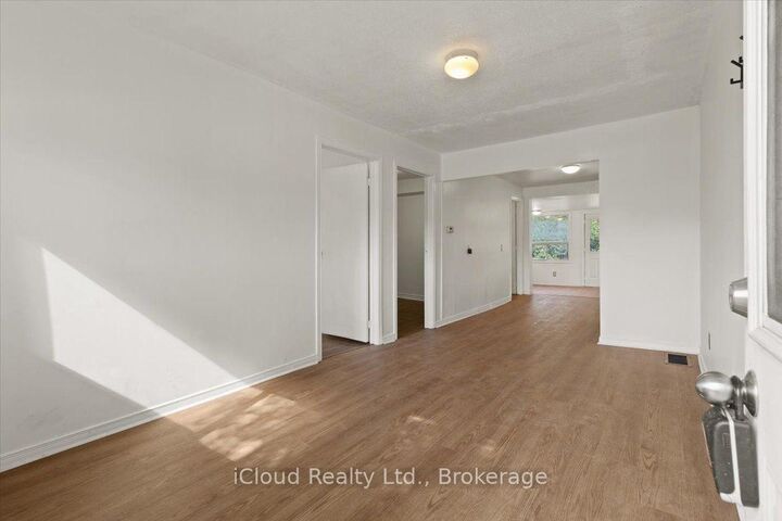 Property Photo:  29 Biggar Avenue  ON L8L 3Z3 