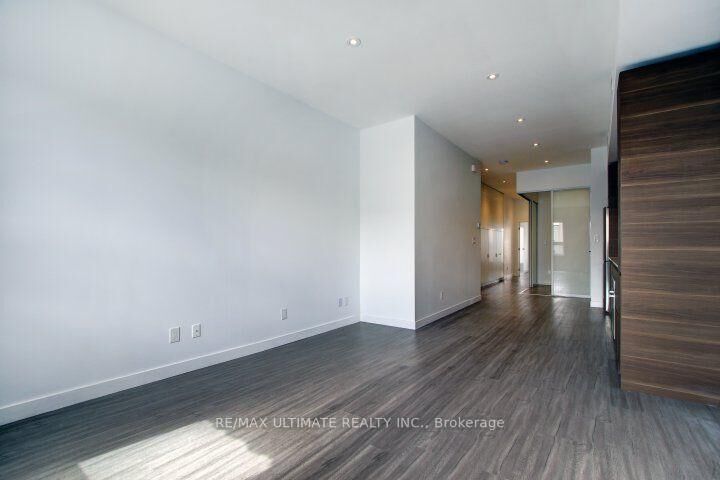 Property Photo:  492 Danforth Avenue 2  ON M4K 1P6 