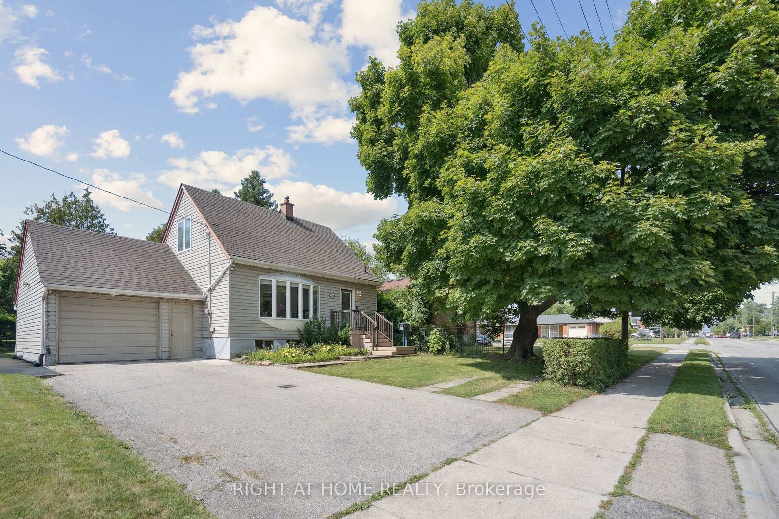Property Photo:  2343 Mountainside Drive  ON L7P 1C1 