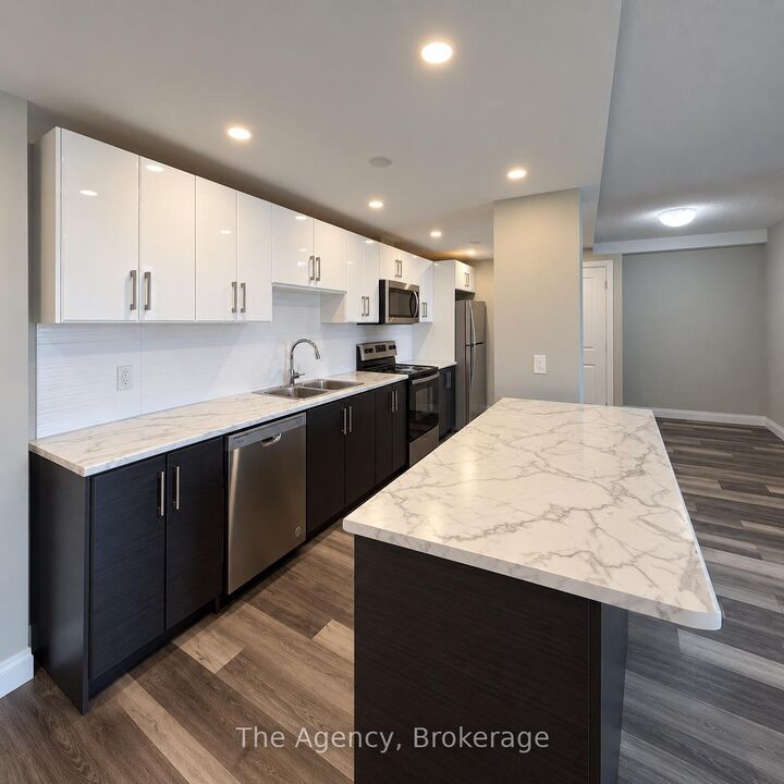 Property Photo:  2200 Sherobee Road 812  ON L5A 3Y3 