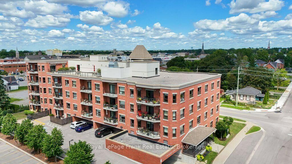 Property Photo:  58 Glenelg Street W 103  ON K9V 0M9 