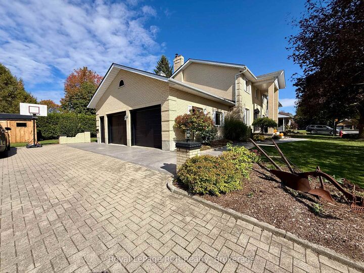 Property Photo:  686 16th Street  ON N4N 3M3 