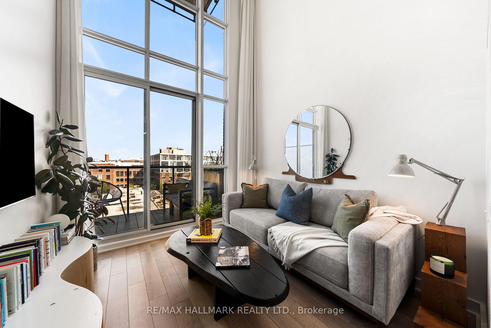 Property Photo:  5 Hanna Avenue 617  ON M6K 0B3 