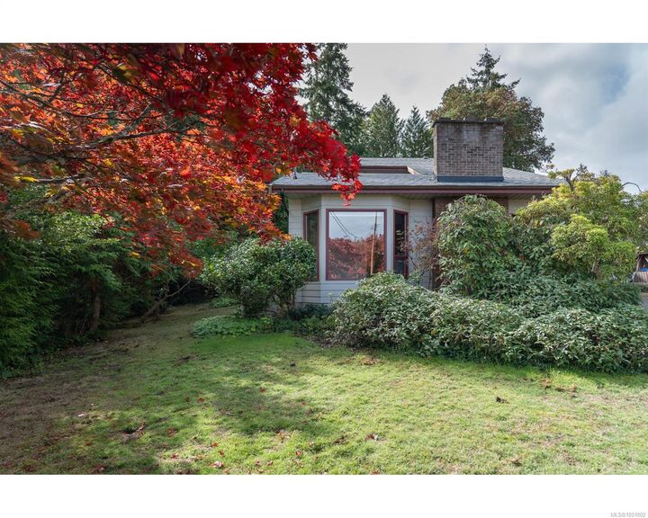 Property Photo:  142 Sunningdale Rd W  BC V9K 1K7 