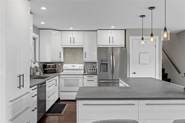 Property Photo:  107 Moss Ave  BC V9P 1L5 