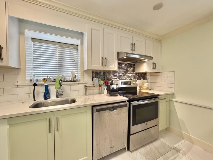 Property Photo:  582 E 57th Avenue  BC V5X 1S9 