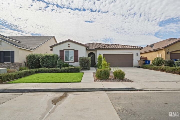 Property Photo:  10001 Sentinel Peak Place  CA 93311 