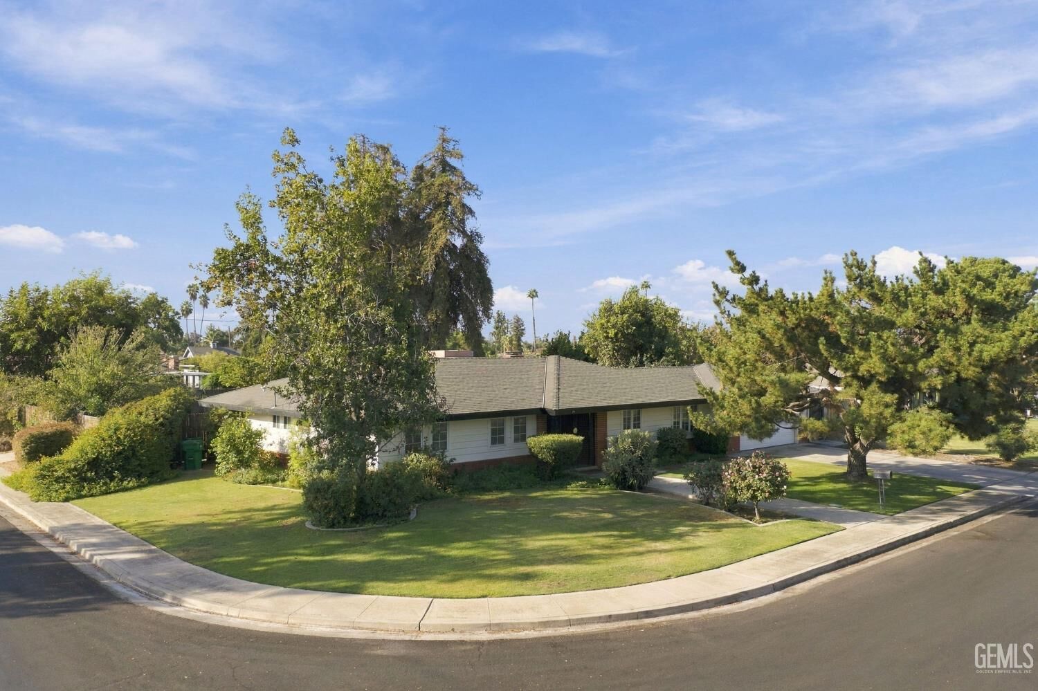 Property Photo:  6401 Carter Avenue  CA 93308 