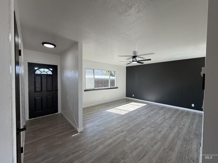 Property Photo: 448 NW 4th St OR 97914