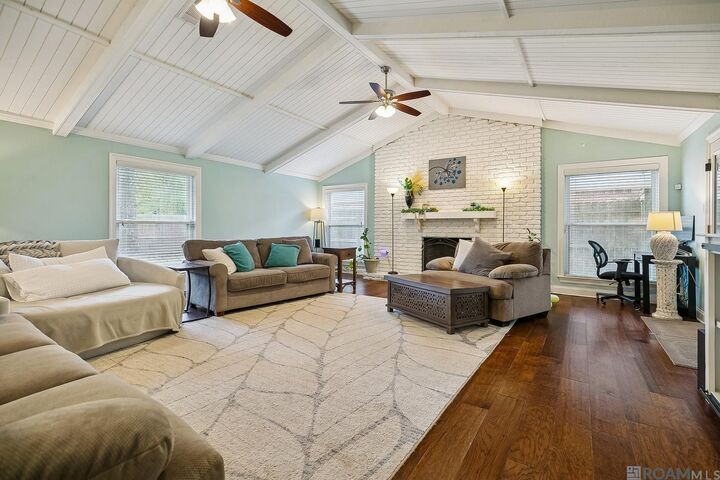 Property Photo:  1233 Crossbow Dr  LA 70816 