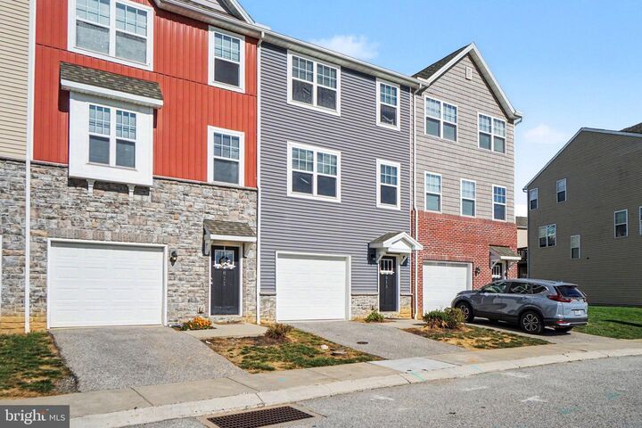 Property Photo: 813 Schooner Lane PA 17050