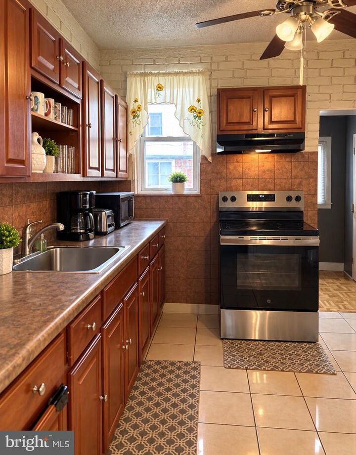 Property Photo: 4821 D Street PA 19120