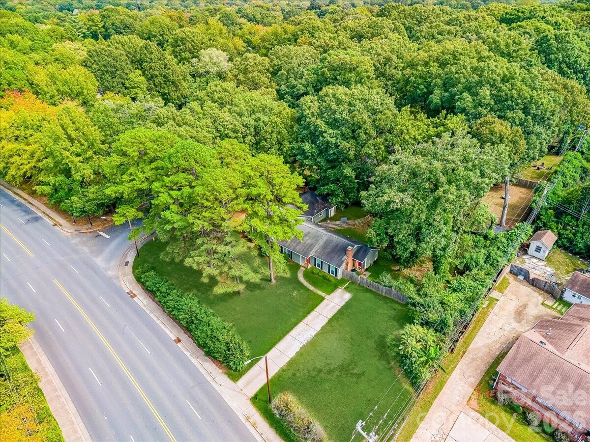 Property Photo:  6000 Gate Post Road  NC 28211 