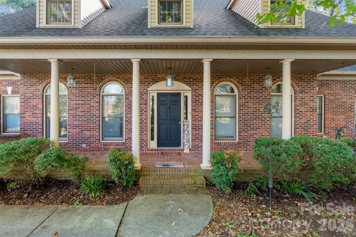 Property Photo: 6000-6010 River Run Drive NC 28103
