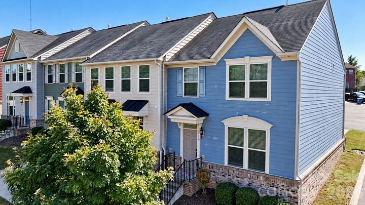 Property Photo:  1710 Evergreen Drive  NC 28208 