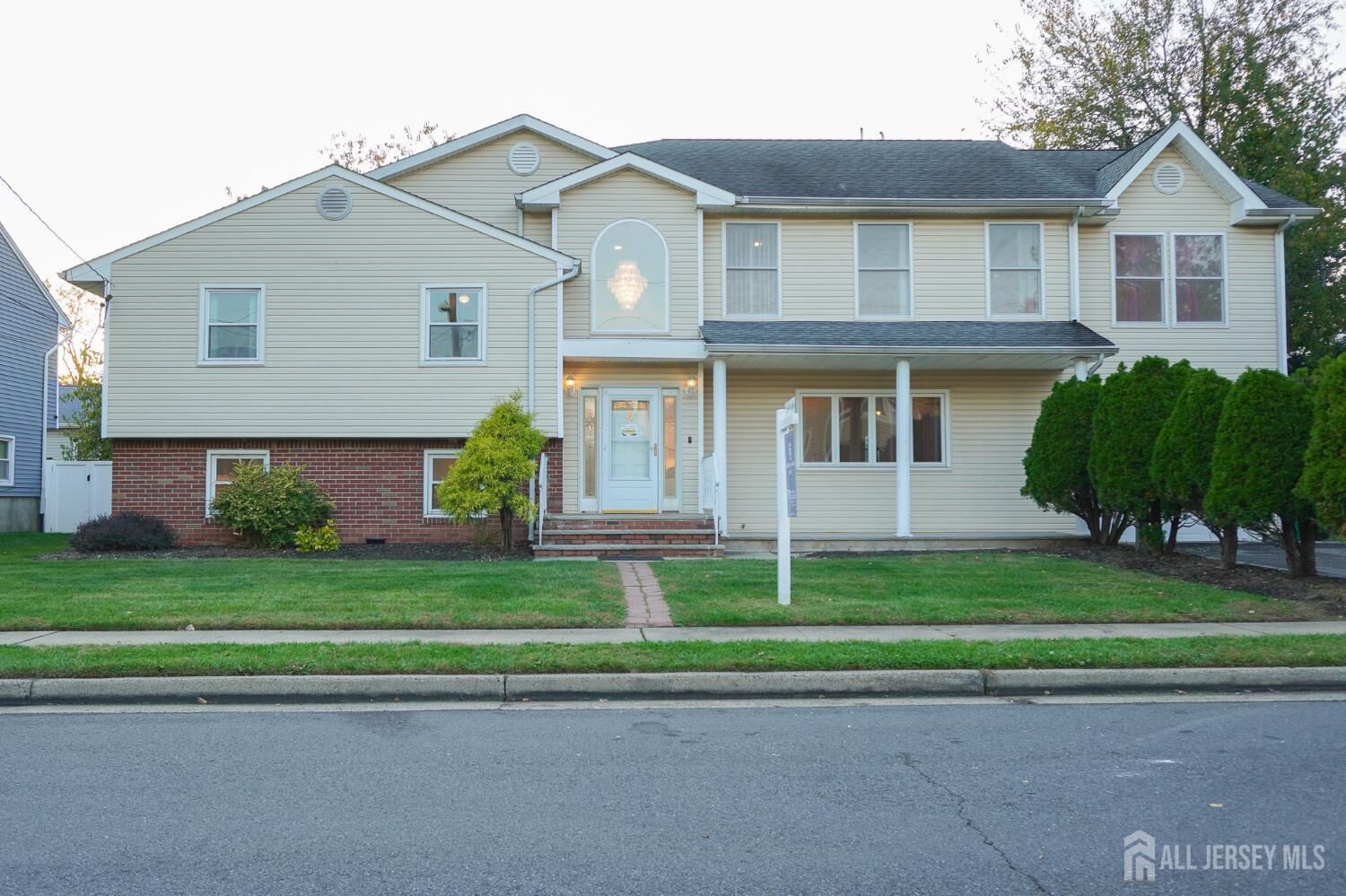Property Photo:  3 E Charles Court  NJ 08820 