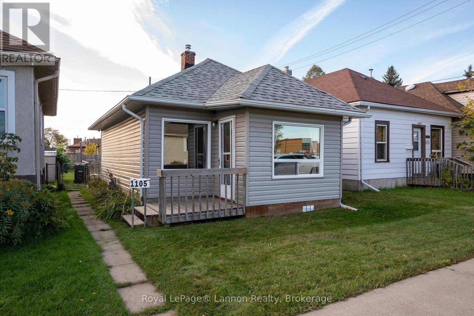 Property Photo:  1105 Brown Street  ON P7E 2M1 