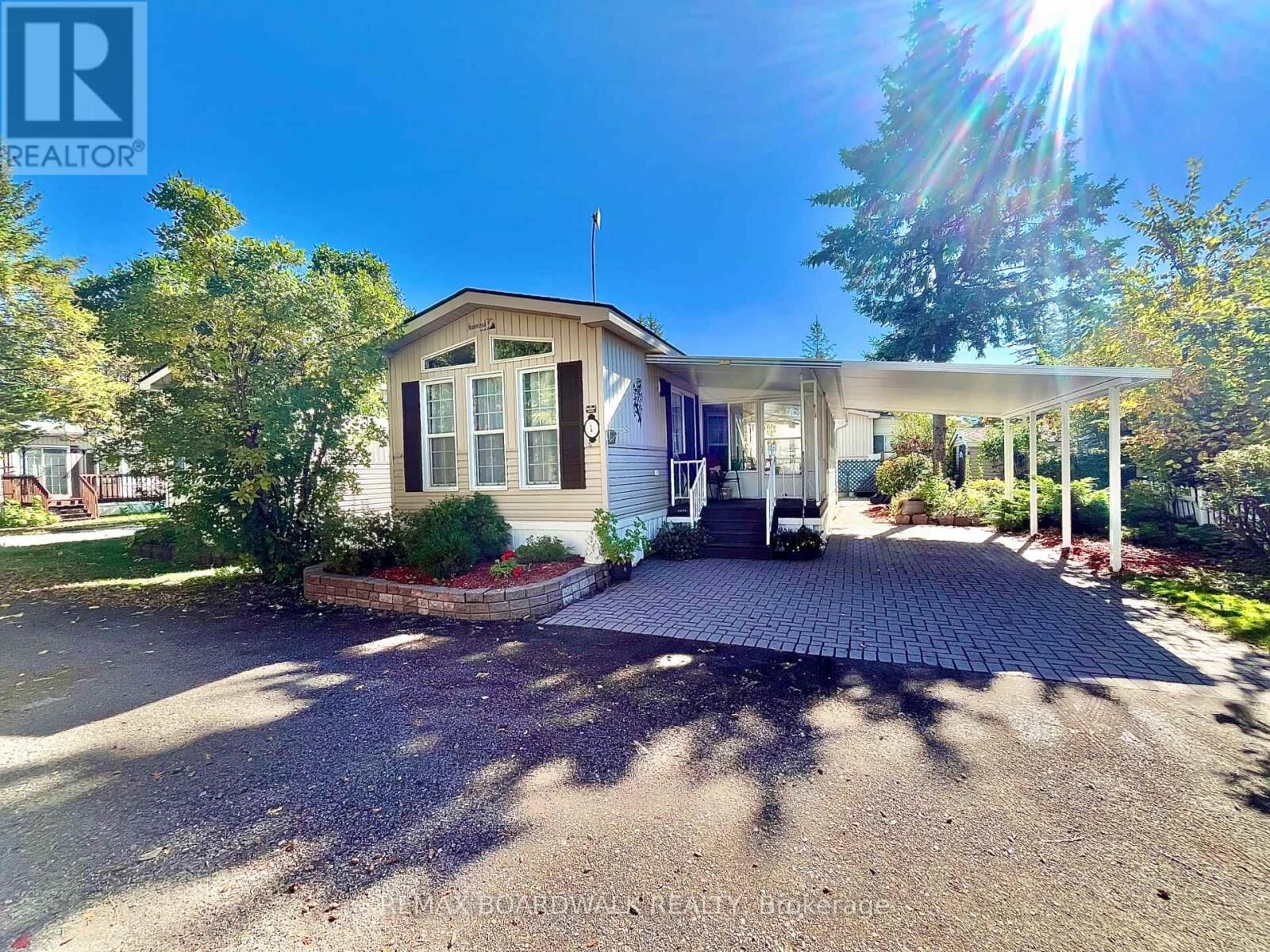 Property Photo:  1 Mireille Private  ON K0A 1B0 