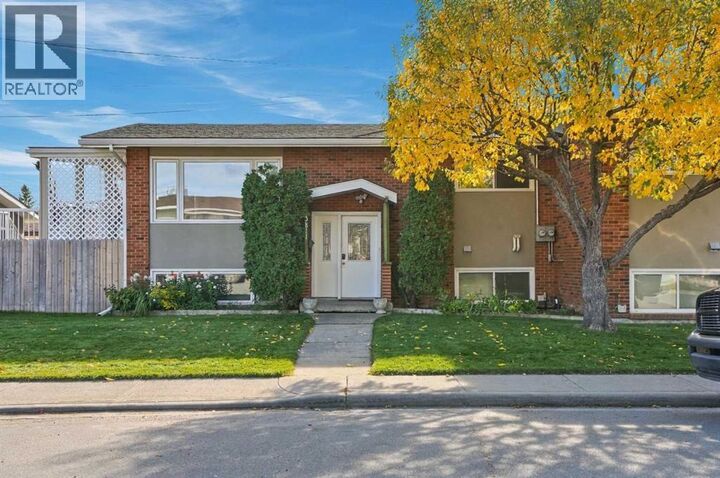 Property Photo:  3102 38 Street Southwest  AB T3E 0T2 