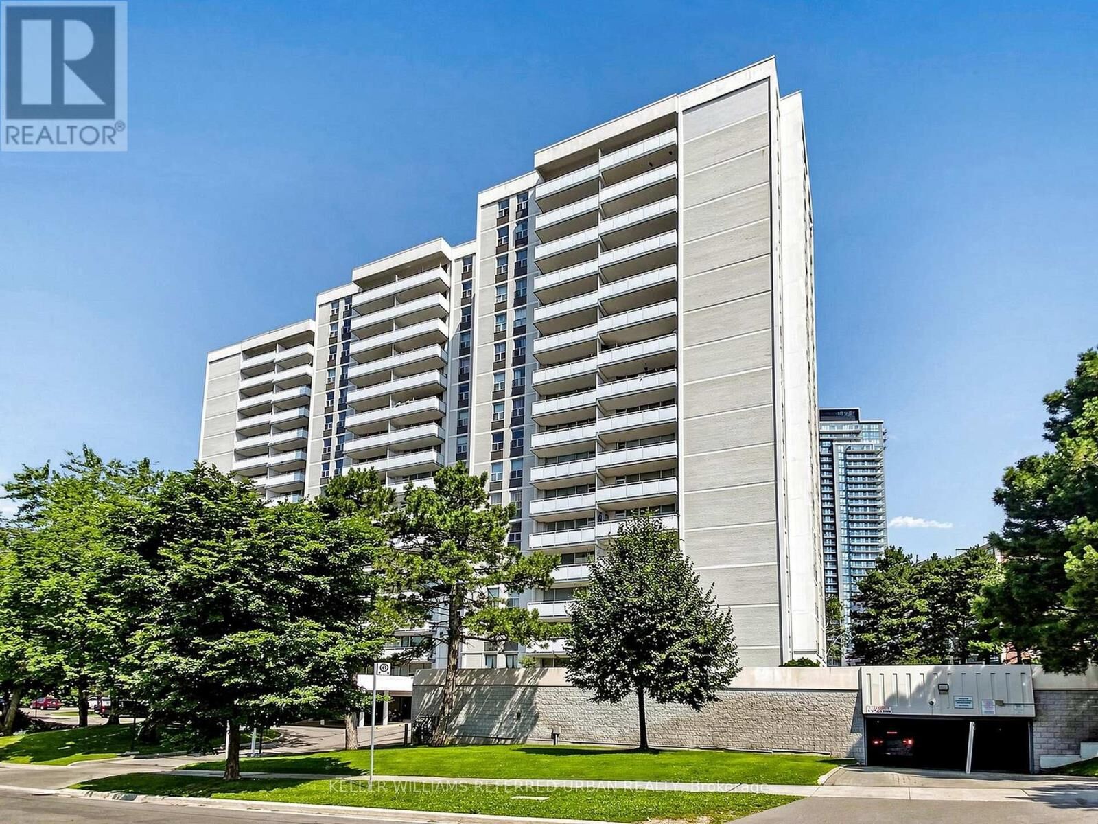 Property Photo: 10 Parkway Forest Drive 1111 ON M2J 1L3