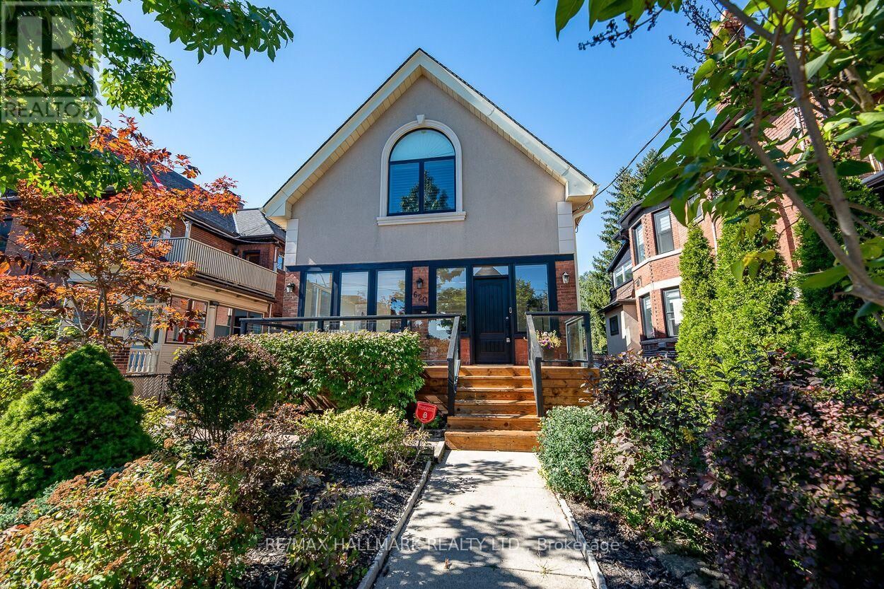 Property Photo:  620 Indian Road  ON M6P 2C6 