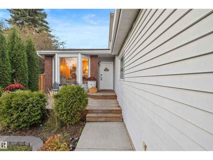 Property Photo:  17 Donlevy Pl  AB T8N 4W3 