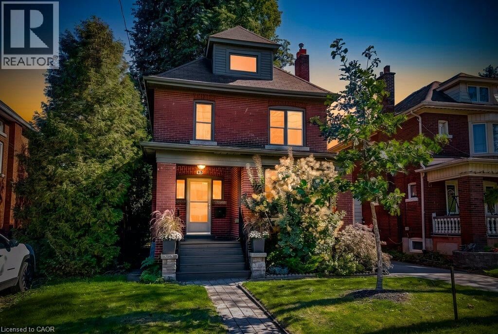 Property Photo:  43 Rosslyn Avenue South  ON L8M 3J1 
