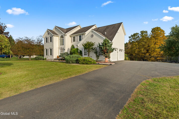 Property Photo: 14 Thrush Terrace NY 12061
