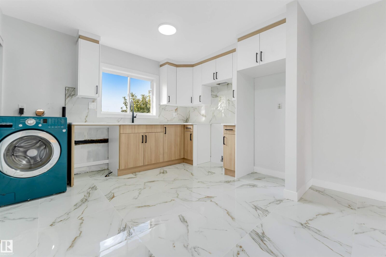 Property Photo:  3432 60 Street NW  AB T6L 1E2 