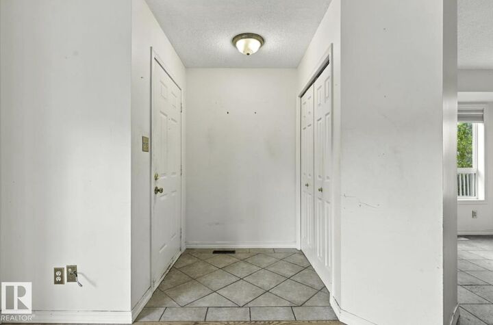 Property Photo:  4423 36A Street NW  AB T6L 6K5 