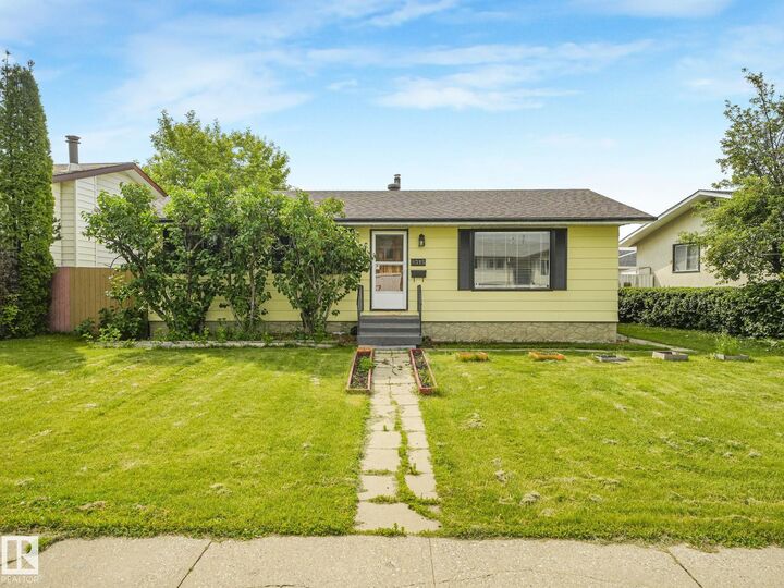 Property Photo:  9315 151 Avenue NW  AB T5E 2R1 