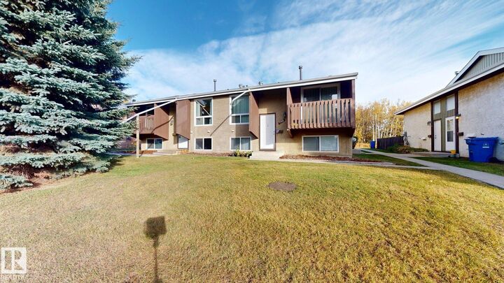 Property Photo:  5940 45 Avenue A  AB T4L 1V7 