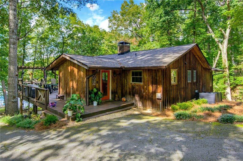 Property Photo: 3599 Lakeview Drive GA 30501