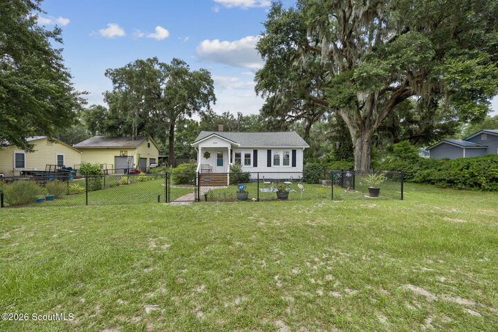 Property Photo:  109 E Church Street E  GA 31558 