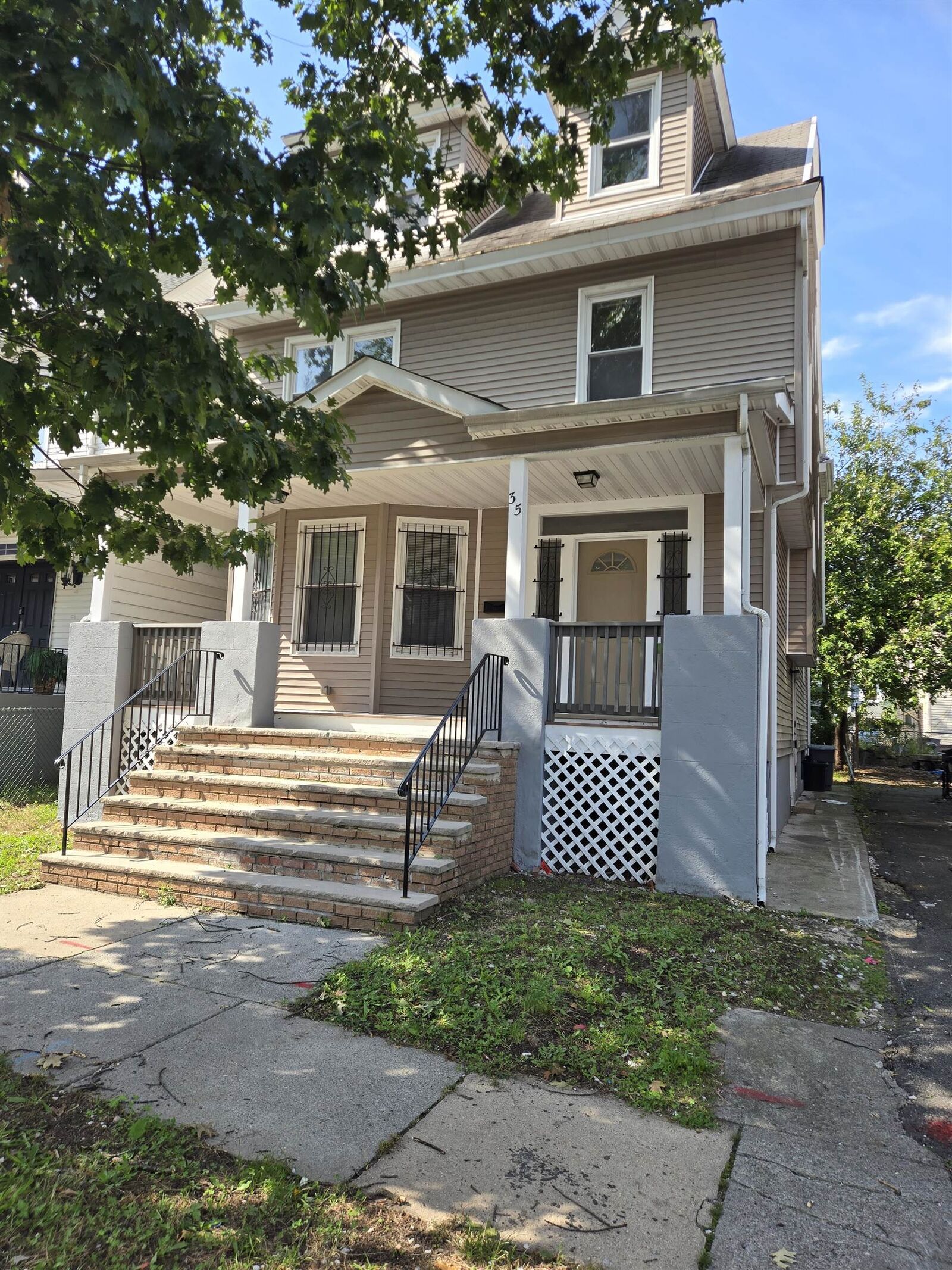 Property Photo:  35 North 16th St  NJ 07017 