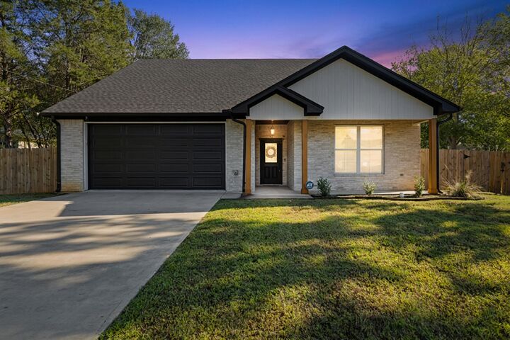 Property Photo:  2708 Ledbetter Street  TX 75662 
