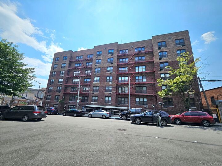 Property Photo:  87-70 173rd Street 5P  NY 11432 