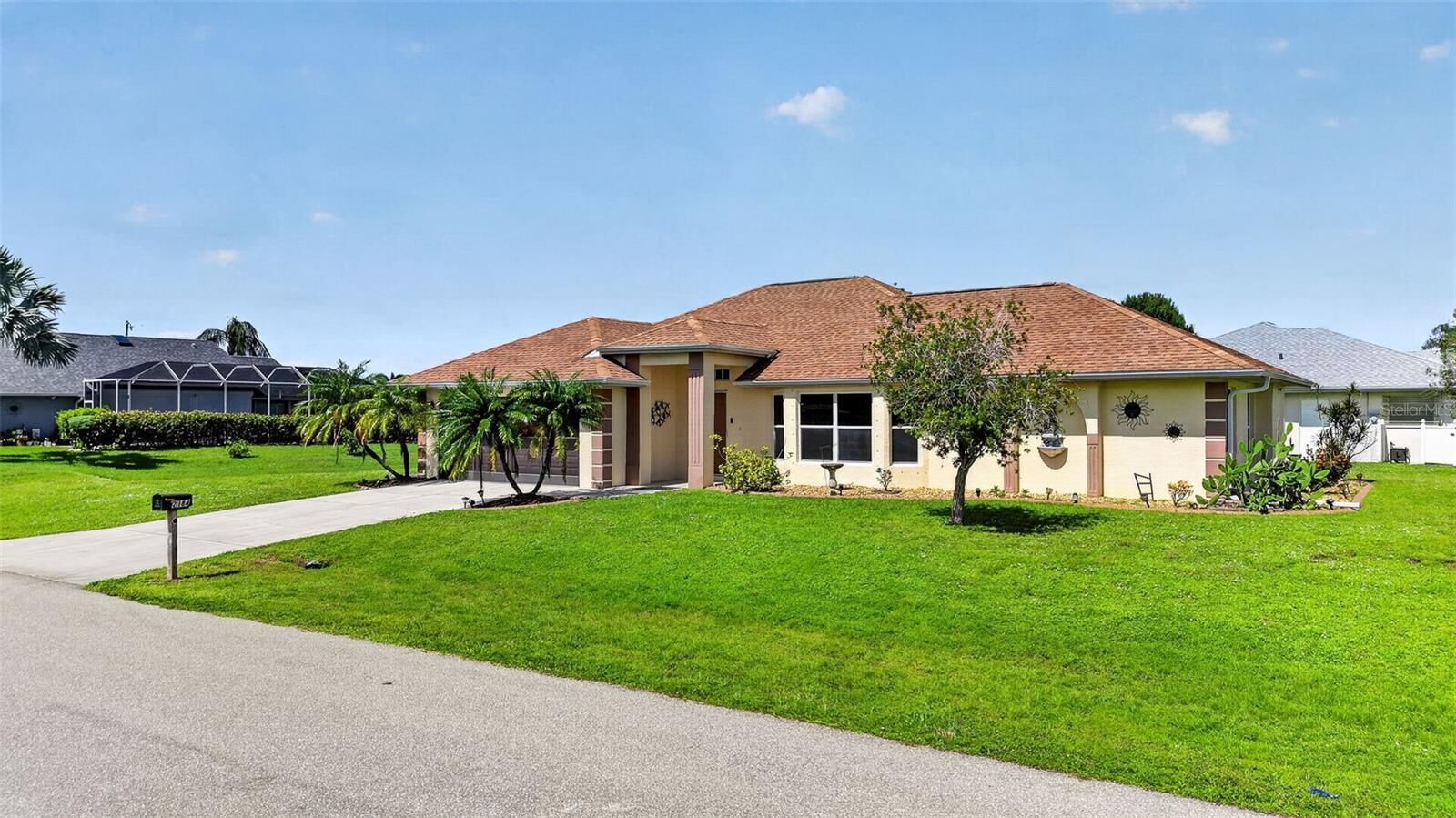 Property Photo:  2184 Onondaga Lane  FL 33983 