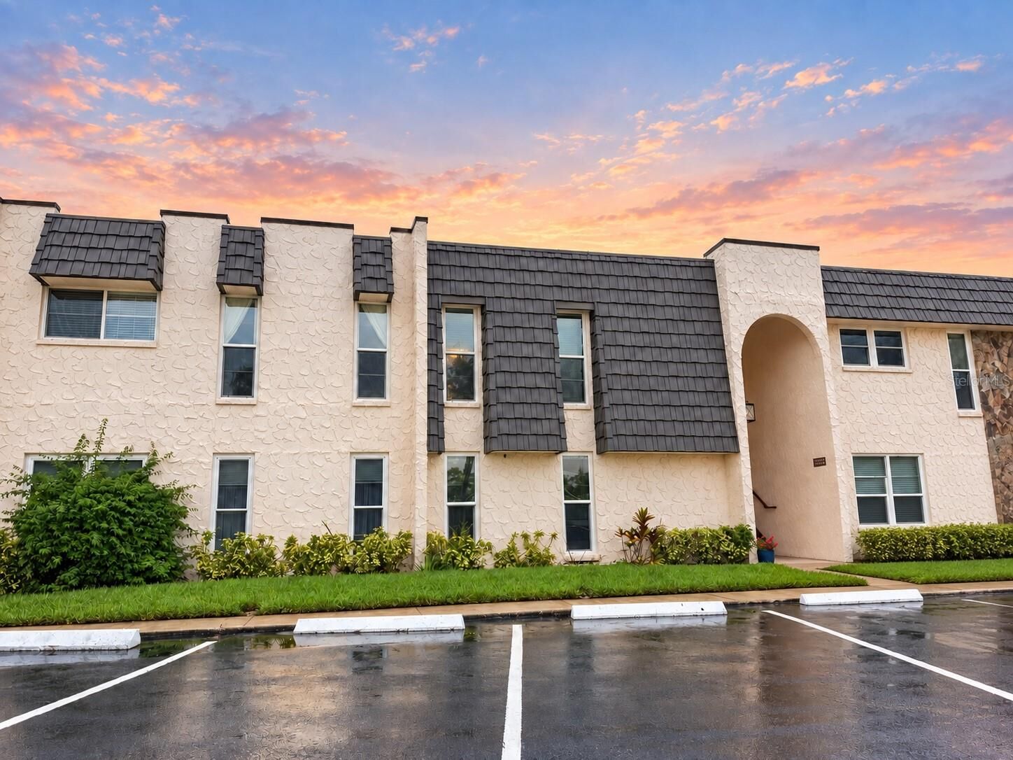 Property Photo:  211 Fernwood Circle 211  FL 33777 