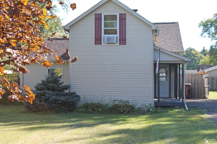 Property Photo:  196 E Walnut Road  MI 49270 