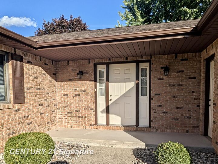 Property Photo:  692 E Pilgrim Drive  MI 48638 