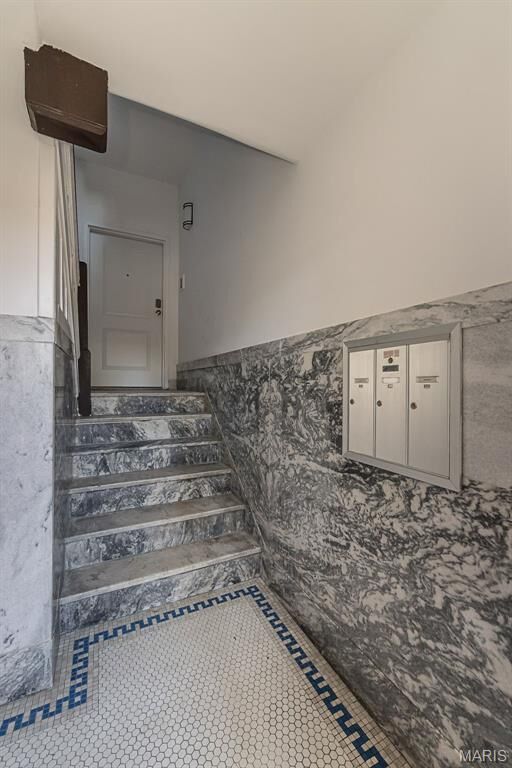 Property Photo:  527 Clara Avenue 1A  MO 63112 