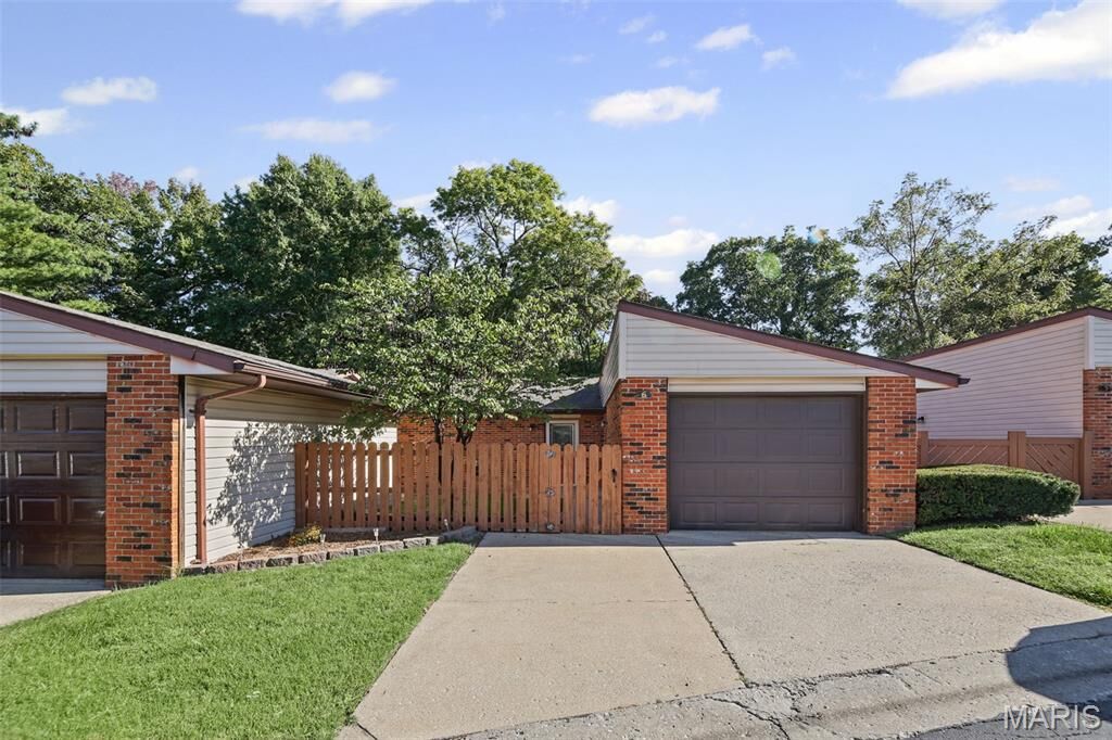 Property Photo:  6 Parkridge  IL 62226 