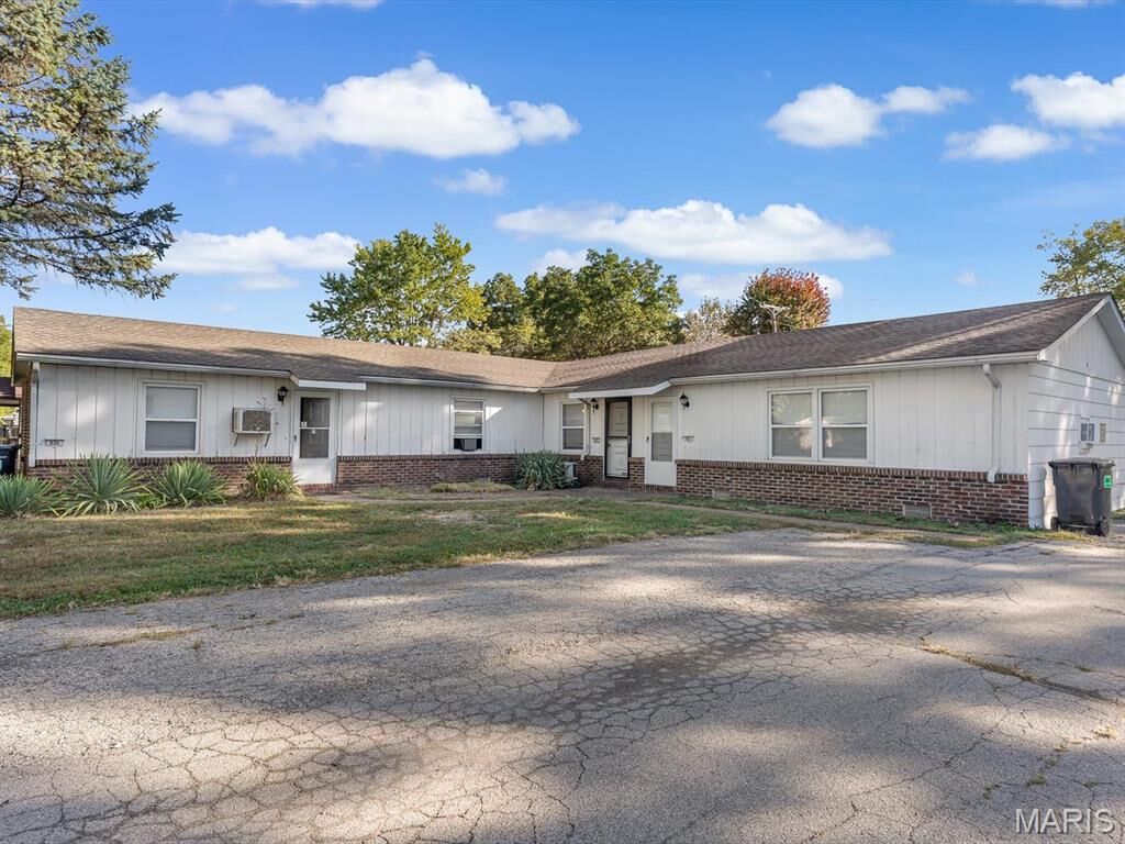 Property Photo:  62 Pine Trail  IL 62208 