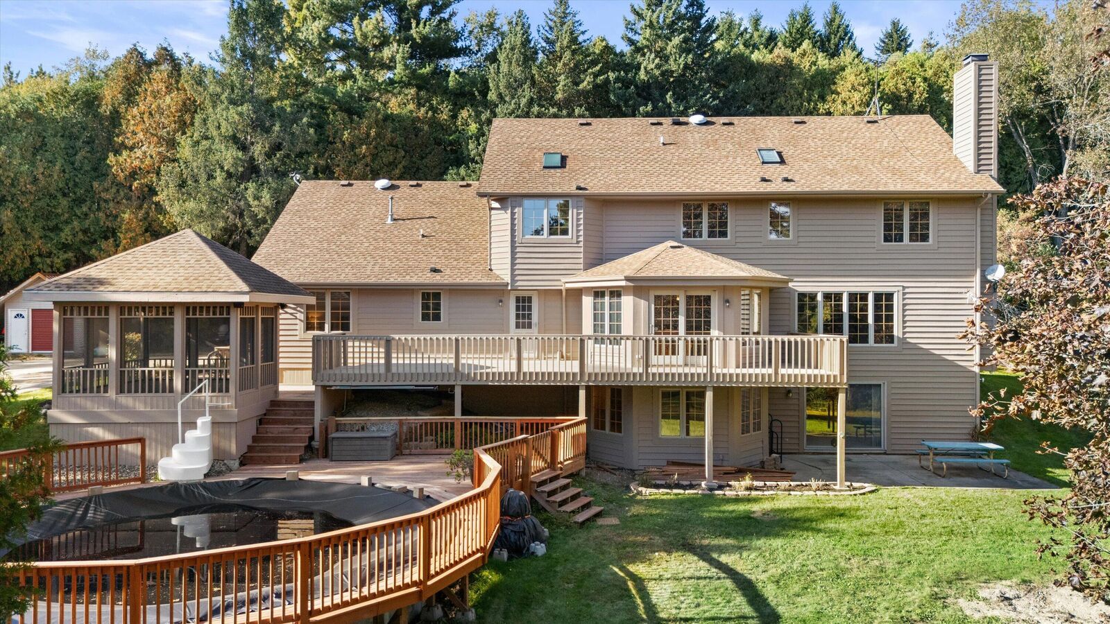 Property Photo: S57w29537 Saylesville Rd WI 53189